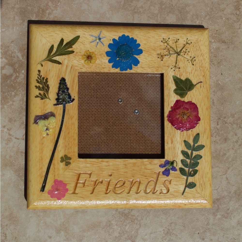 FRIENDS FLORAL PICTURE FRAME